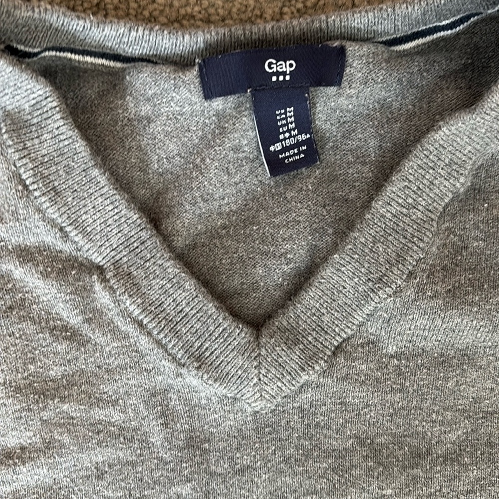 Men’s Gap sweater size medium